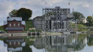 The Four Lifts on the Canal du Centre and their Environs, La Louvière and Le Roeulx (Hainaut)